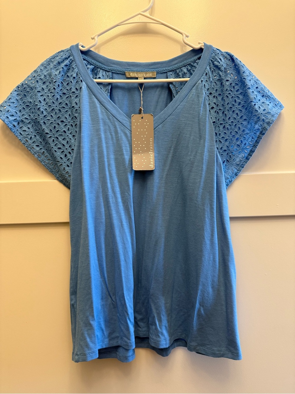 NWT Blue Eyelet Flutter Sleeve V Neck T-Shirt Top Size MEDIUM - Picture 3 of 7